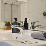 Apartment Budget By Hi5 - King Street - For Groups *