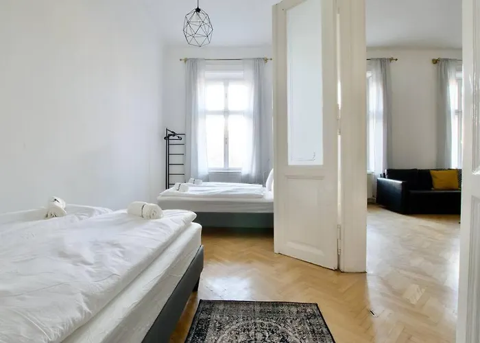 Budget By Hi5 - King Street - For Groups *