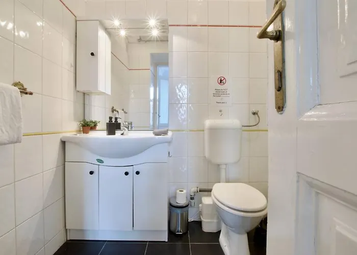 Budget By Hi5 - King Street - For Groups