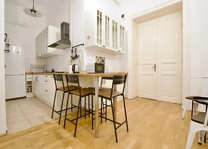 Budget By Hi5 - King Street - For Groups *