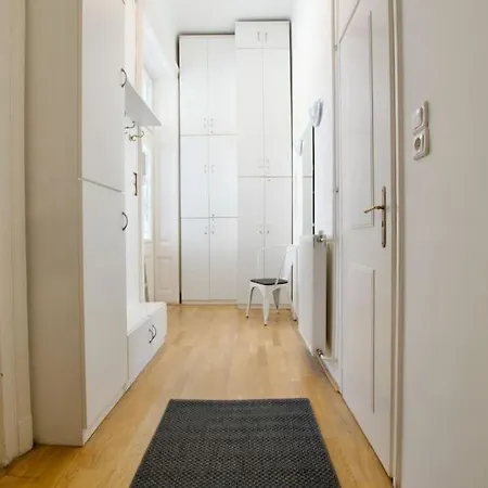 Budget By Hi5 - King Street - For Groups Apartment