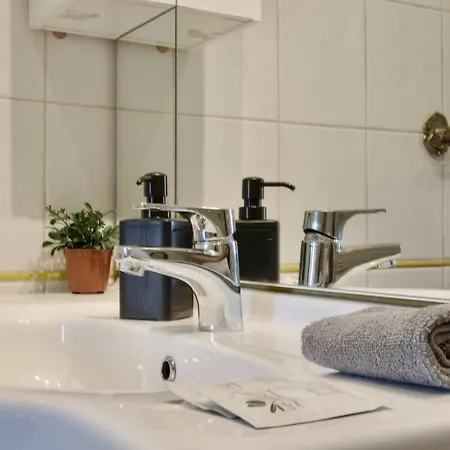 Apartment Budget By Hi5 - King Street - For Groups *