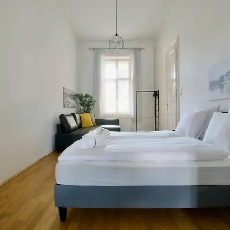 Budget By Hi5 - King Street - For Groups * Budapest