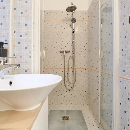 Apartment Budget By Hi5 - King Street - For Groups *